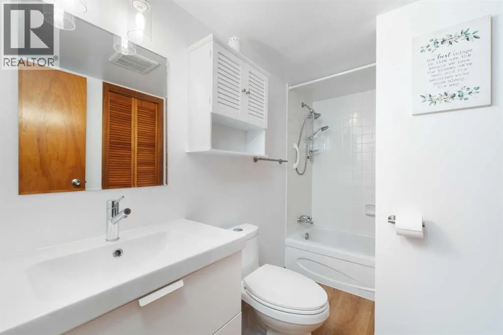 15 Deer Bay SE