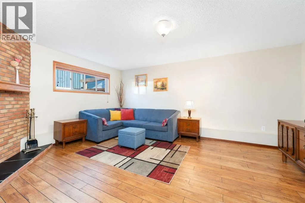 15 Deer Bay SE