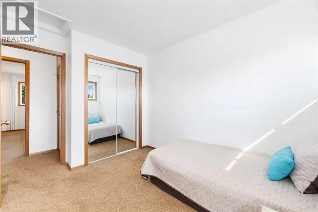 15 Deer Bay SE