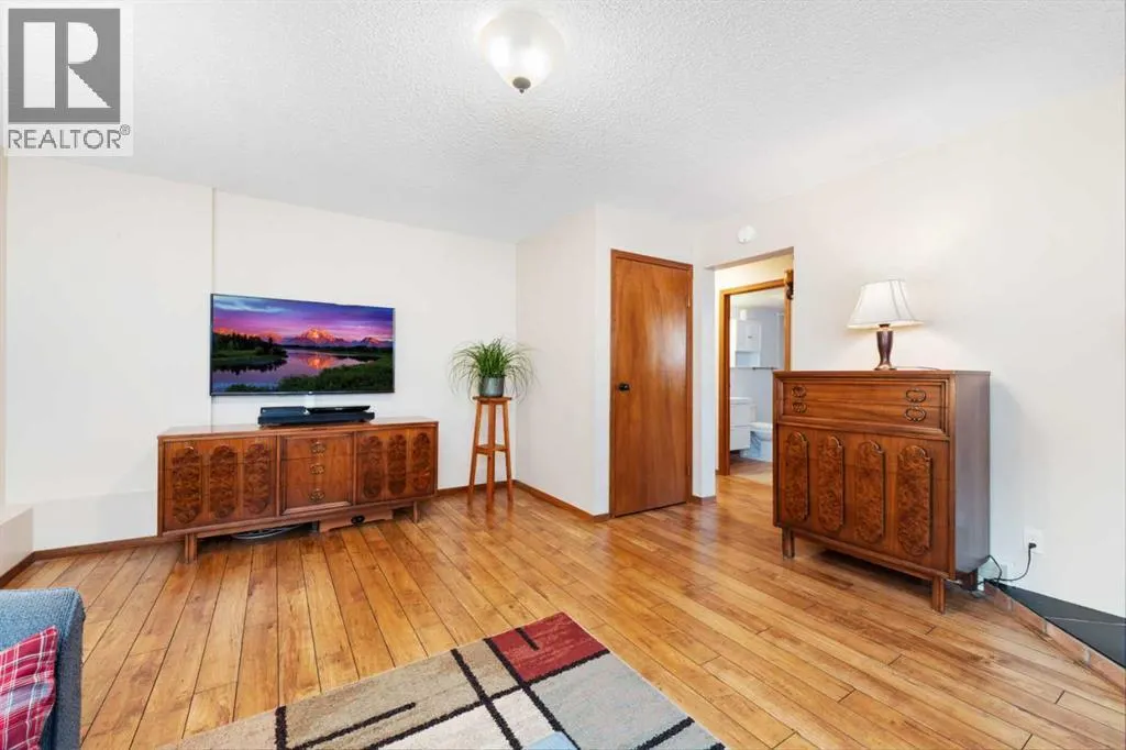 15 Deer Bay SE