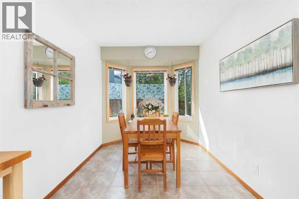 15 Deer Bay SE