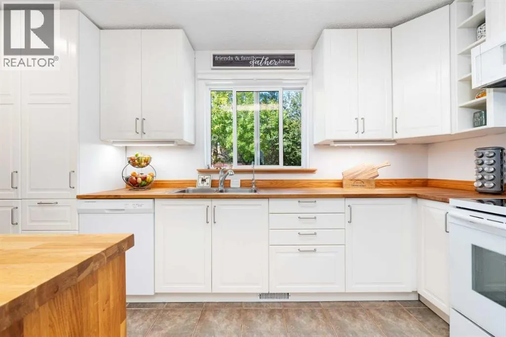 15 Deer Bay SE
