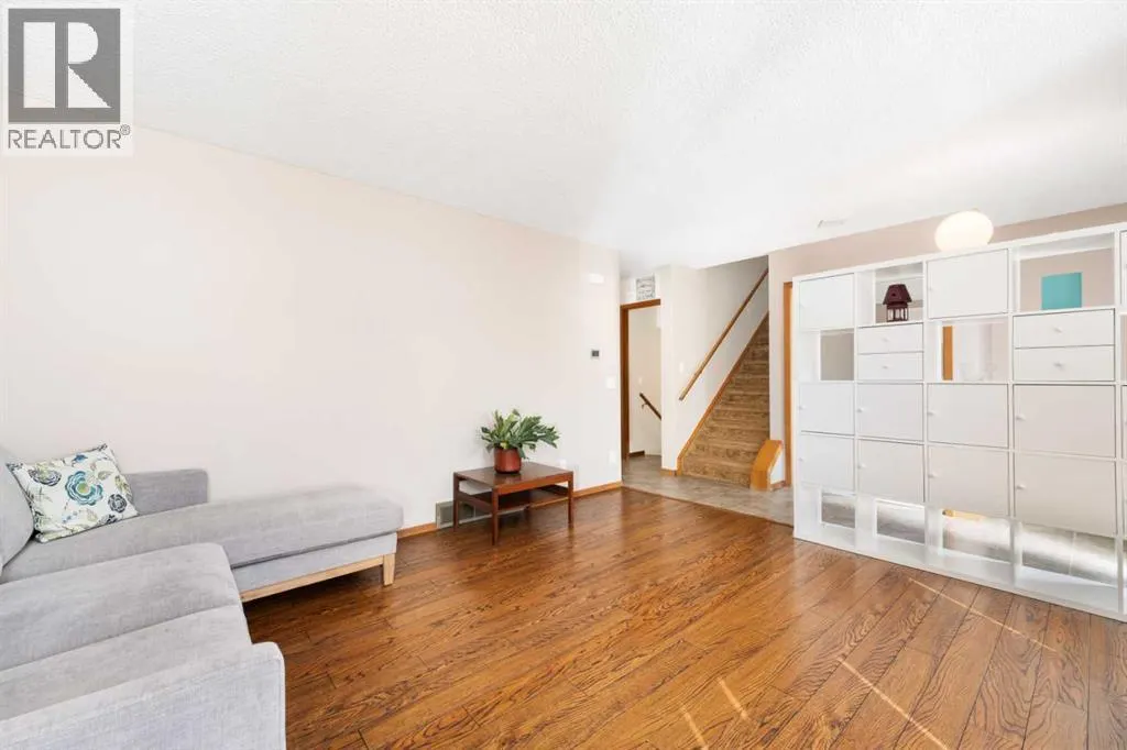 15 Deer Bay SE