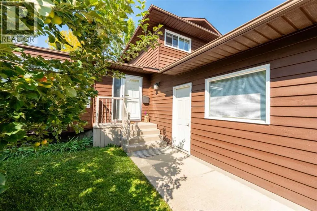 15 Deer Bay SE