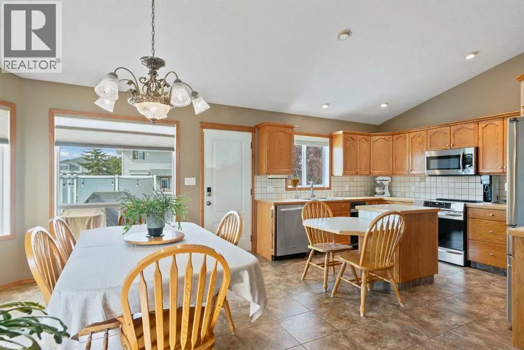 65 Canoe Circle SW