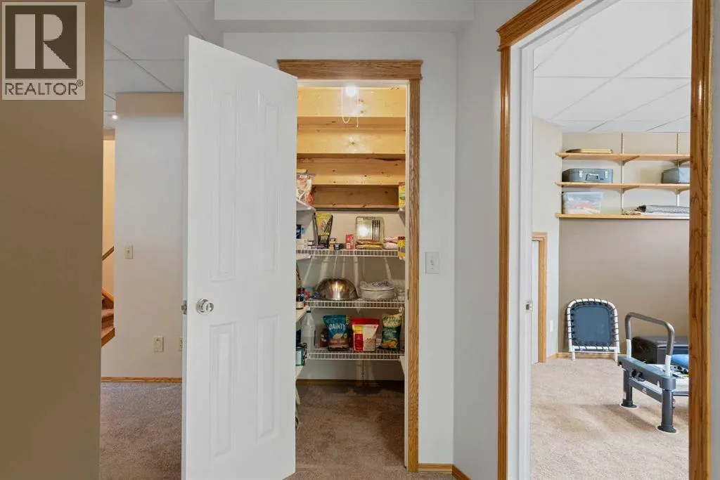 65 Canoe Circle SW