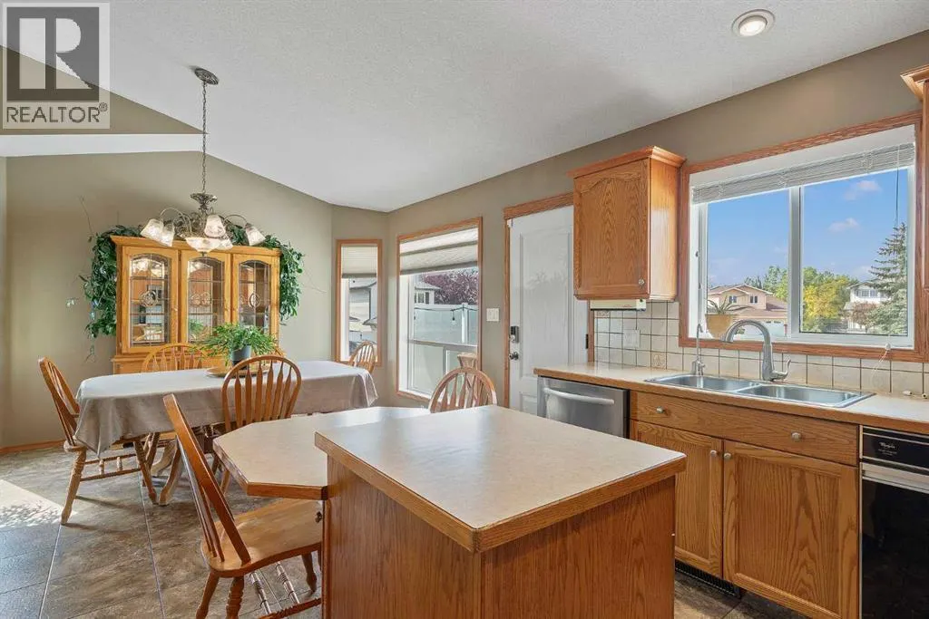 65 Canoe Circle SW