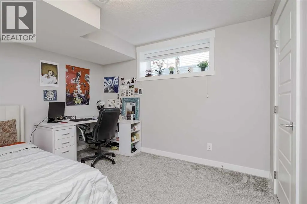 96 Skyview Parade NE