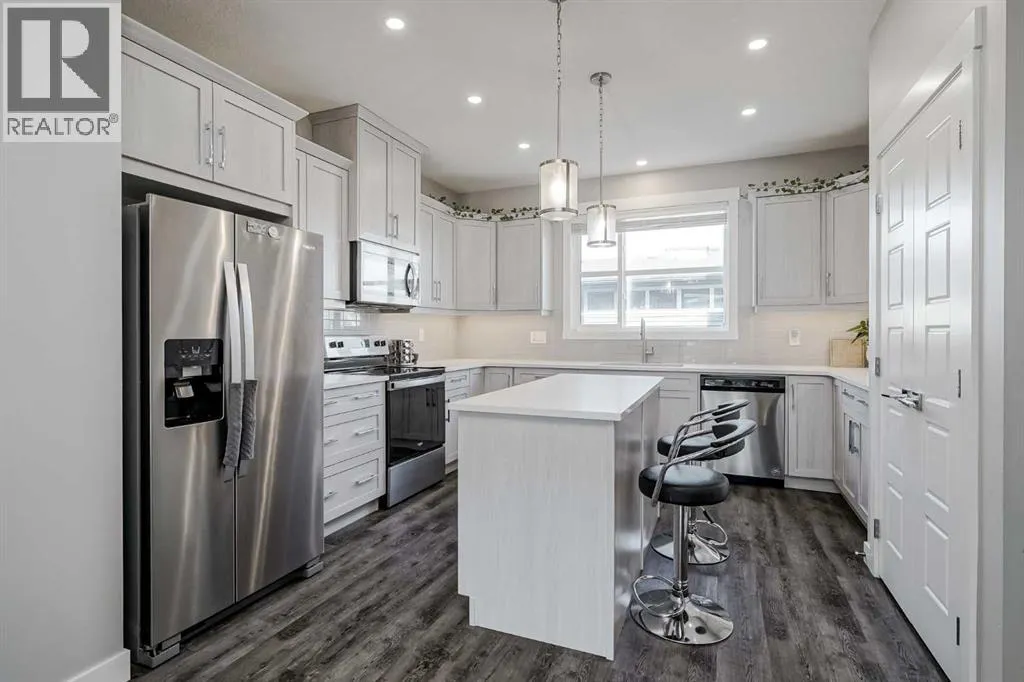 96 Skyview Parade NE