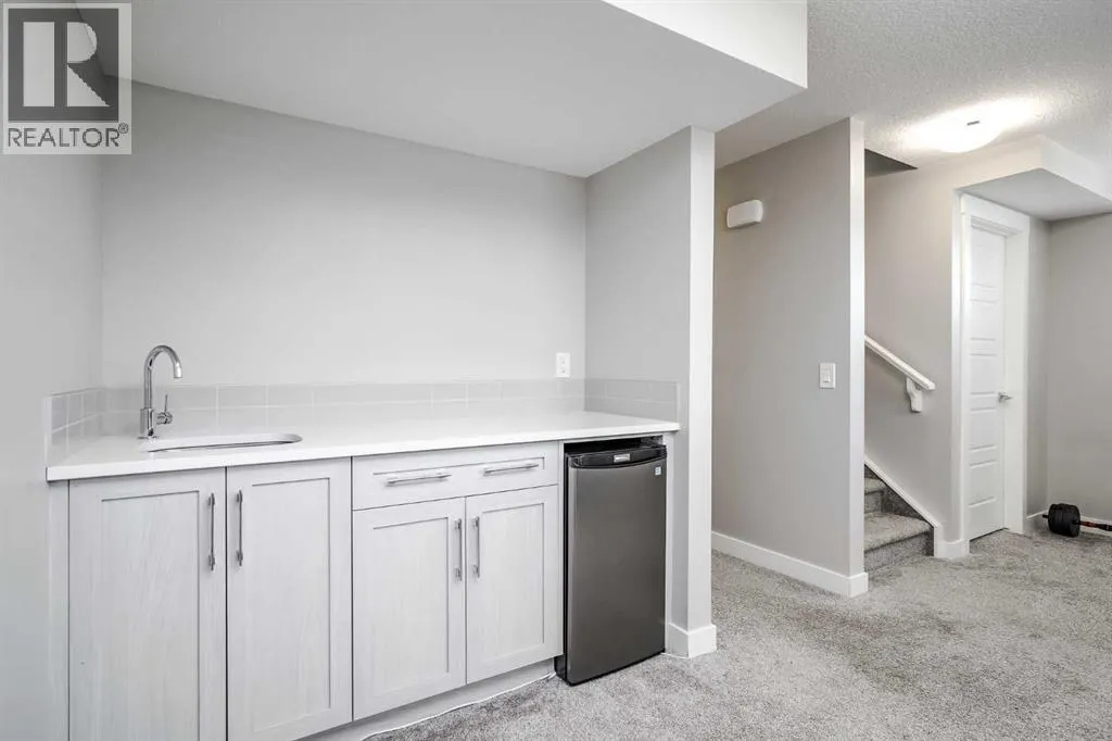 96 Skyview Parade NE
