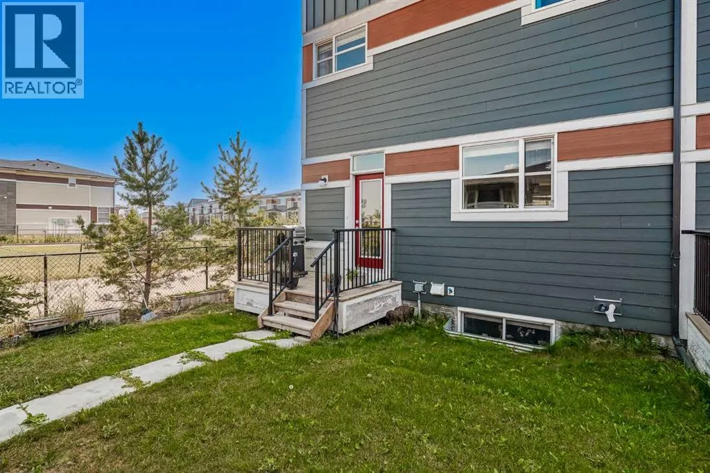 96 Skyview Parade NE