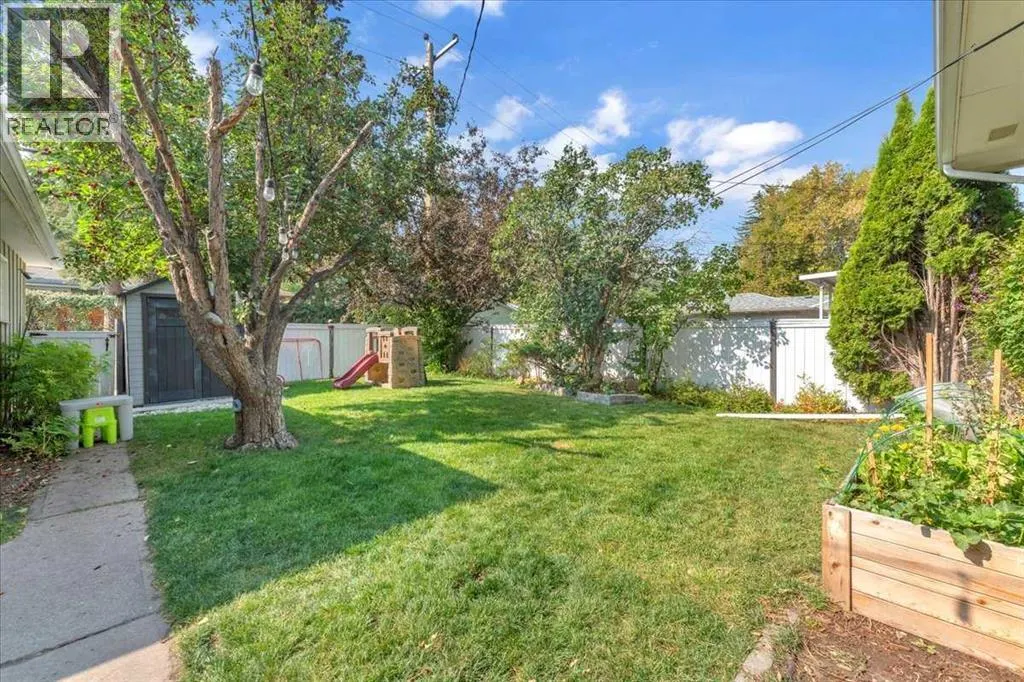 427 Capri Avenue NW