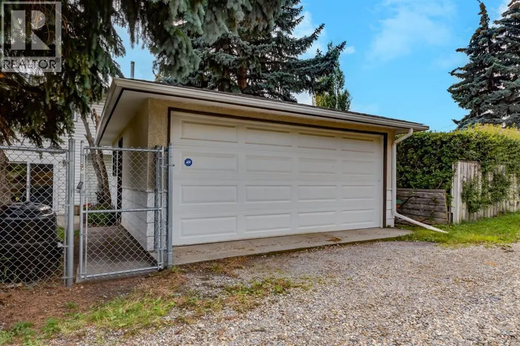 274 Carragana Crescent NW