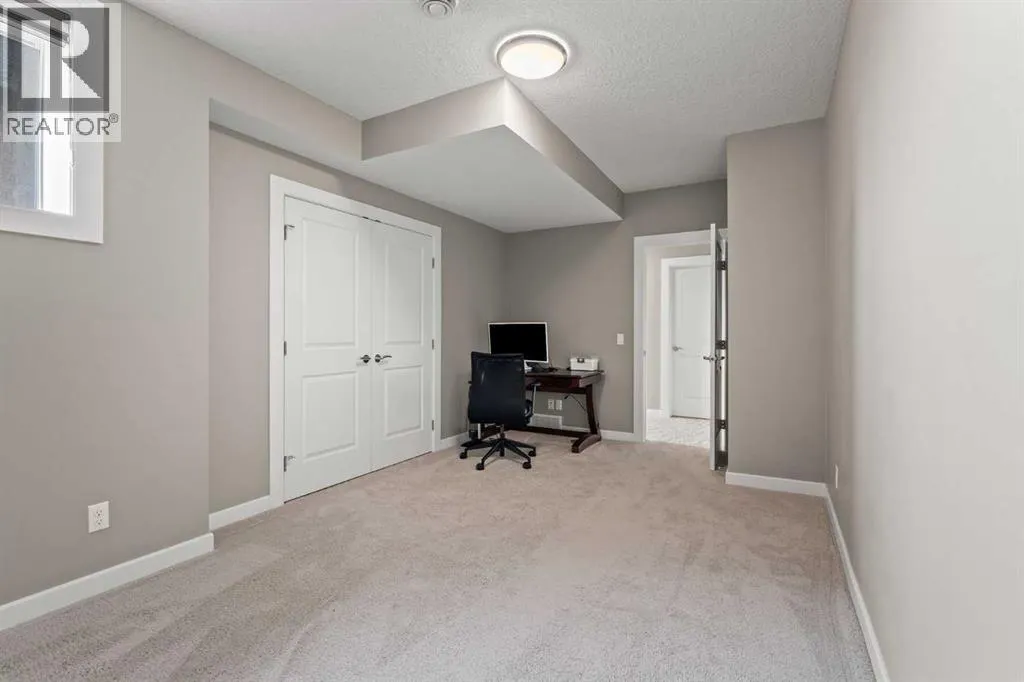 92 Cranarch Heights SE