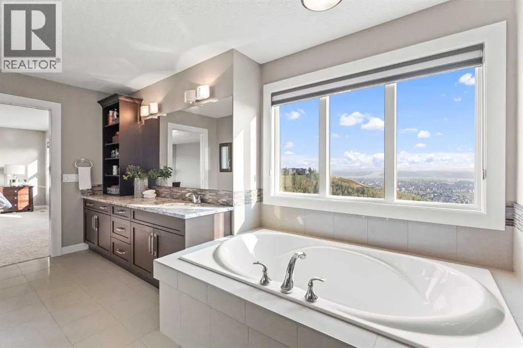 92 Cranarch Heights SE