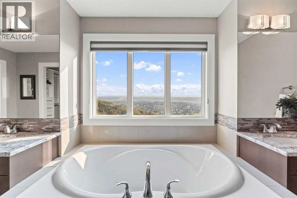 92 Cranarch Heights SE