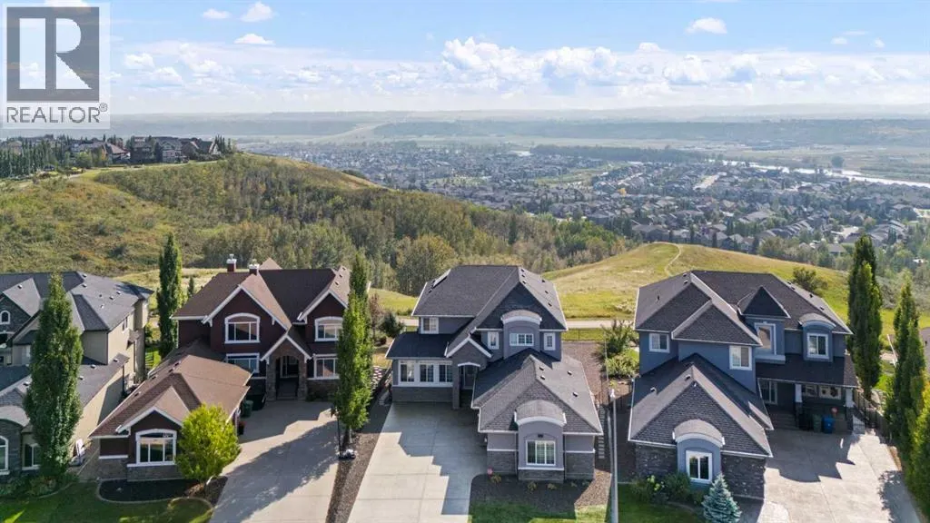 92 Cranarch Heights SE