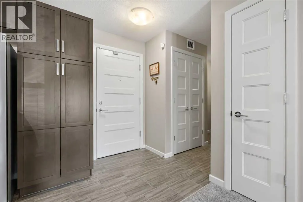 2105, 10 Market Boulevard SE