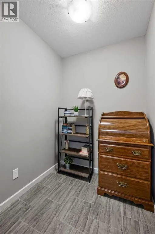2105, 10 Market Boulevard SE