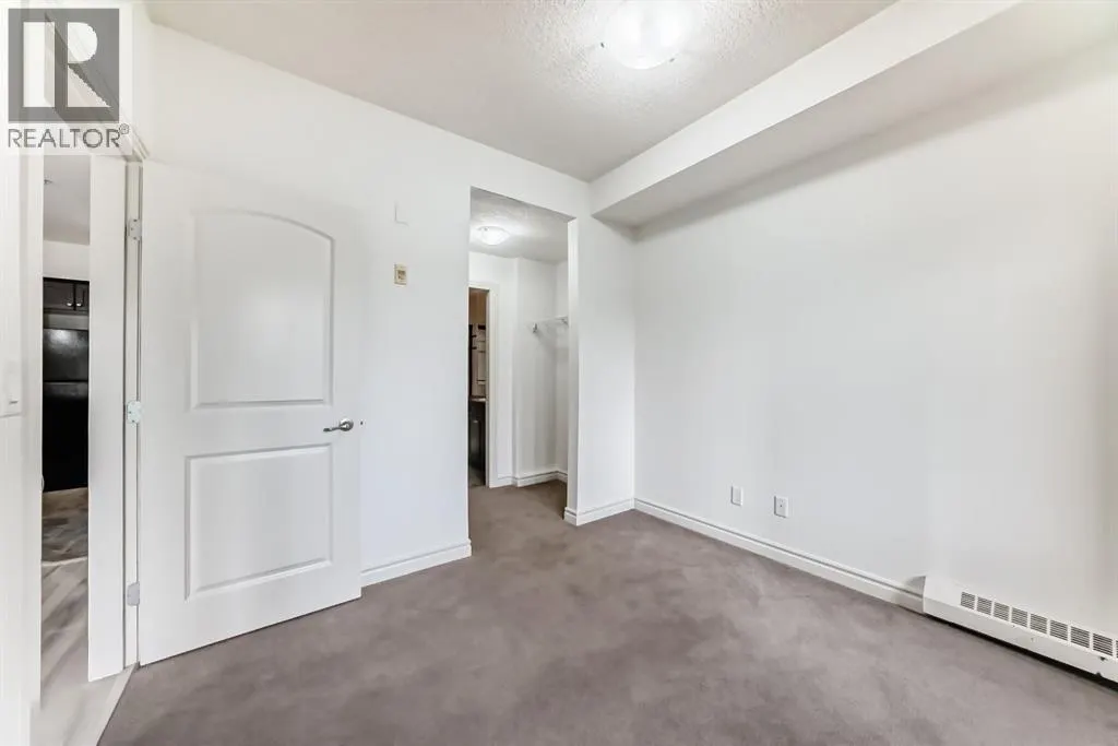 120, 60 Royal Oak Plaza NW