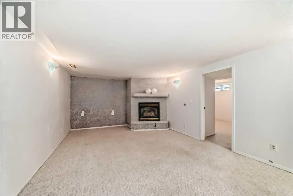 352 Malvern Close NE