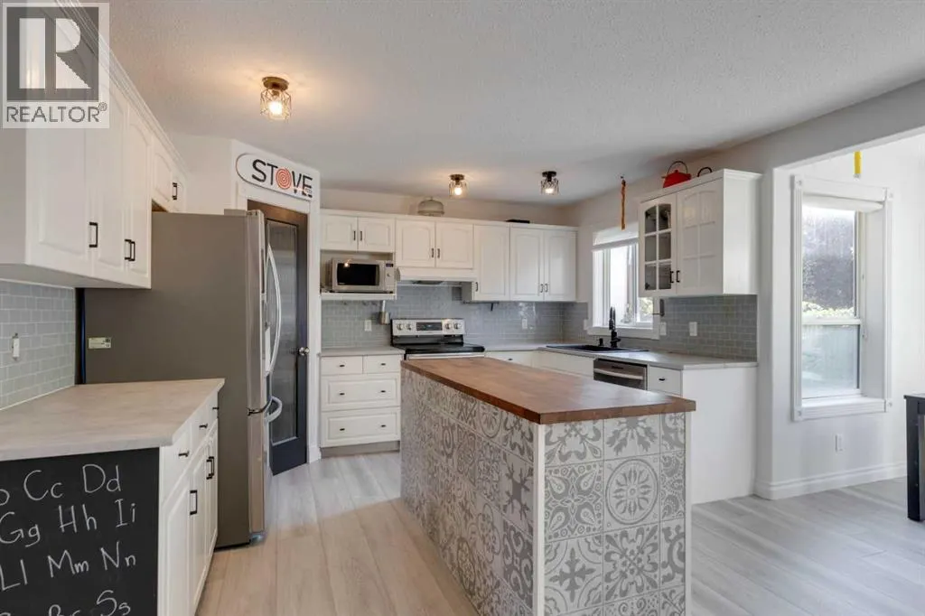 1374 Strathcona Drive SW