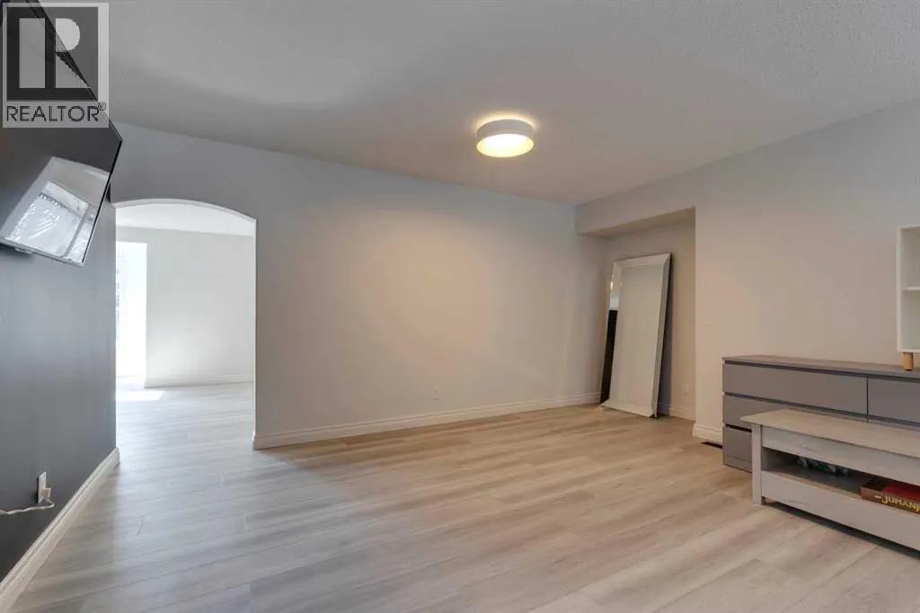 1374 Strathcona Drive SW