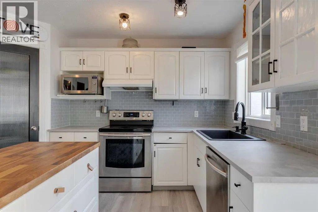 1374 Strathcona Drive SW
