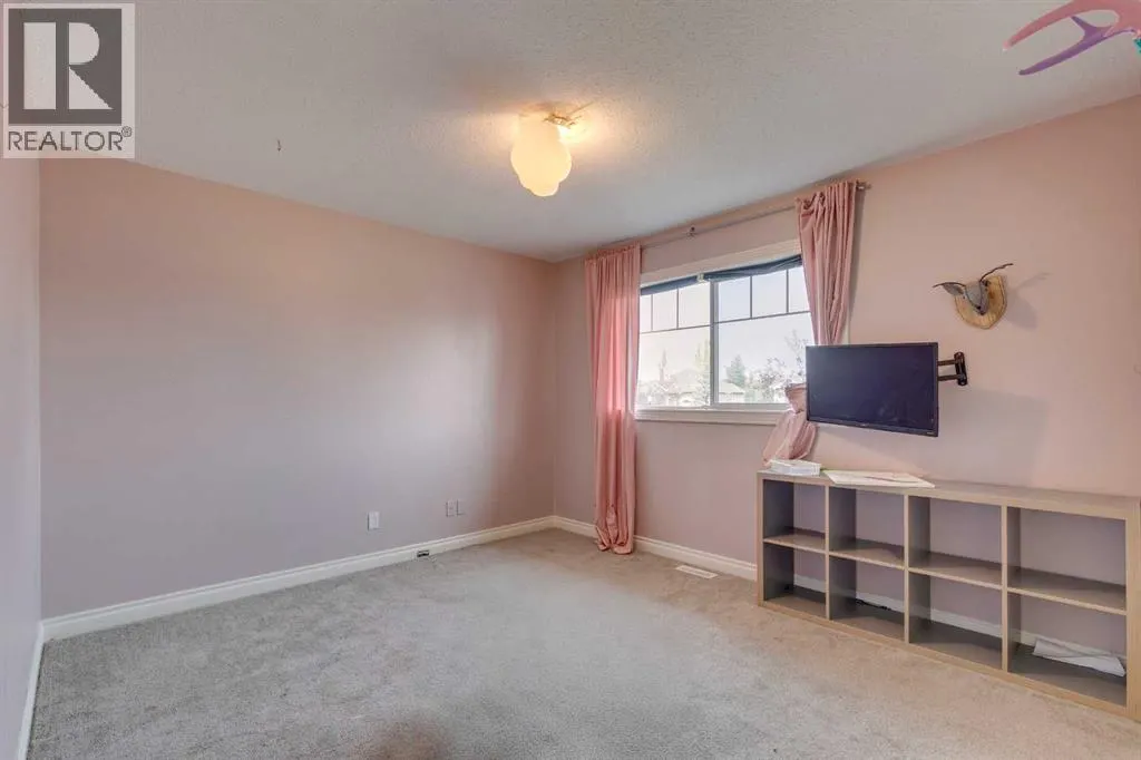 1374 Strathcona Drive SW