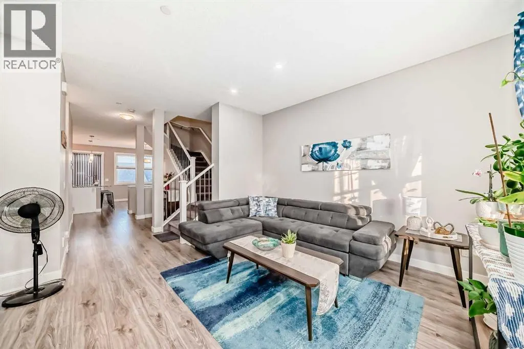 720 Livingston Hill NE