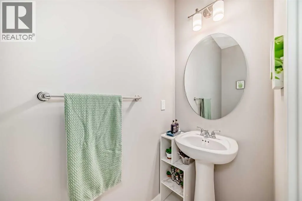 720 Livingston Hill NE