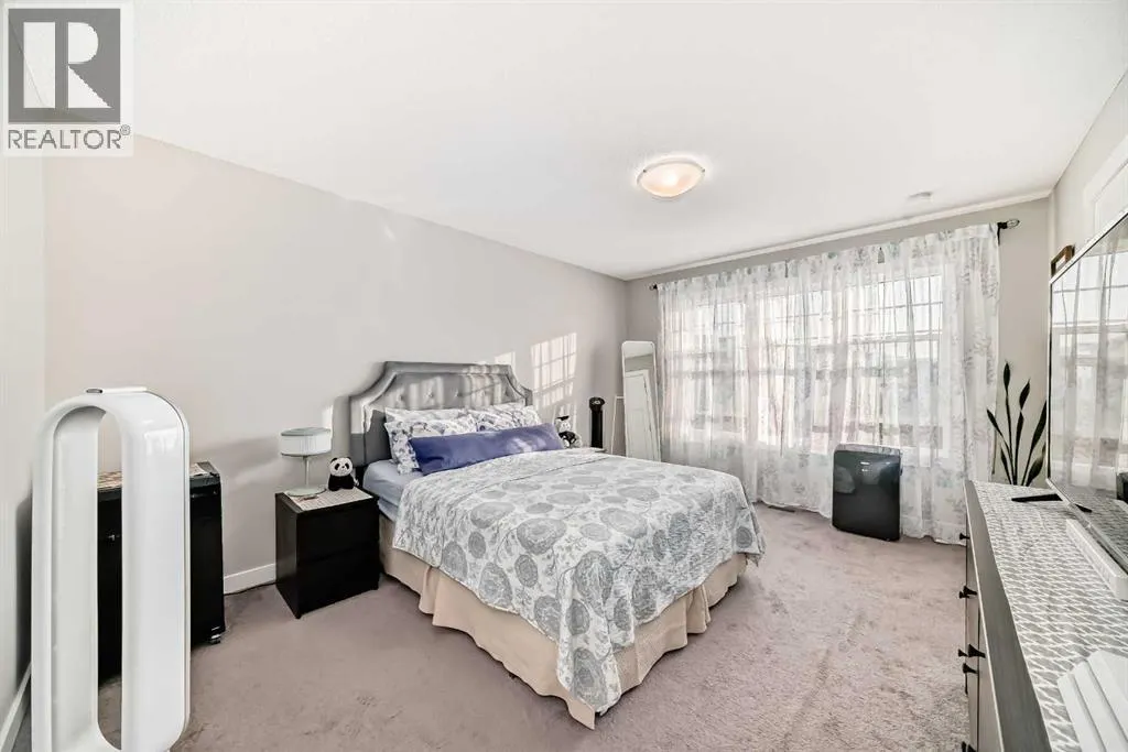 720 Livingston Hill NE