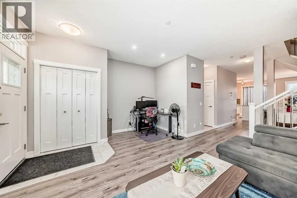 720 Livingston Hill NE