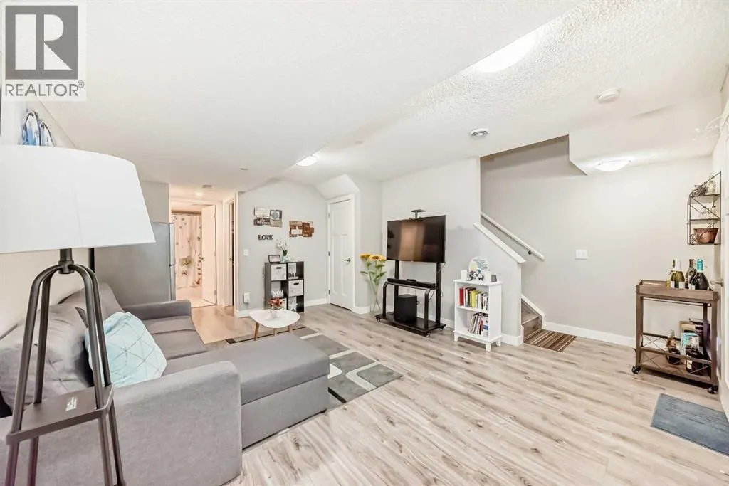 720 Livingston Hill NE