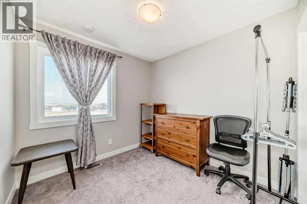 720 Livingston Hill NE