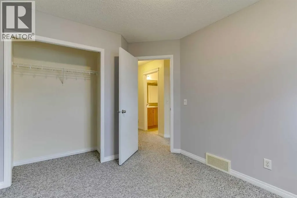 124 Prestwick Villas SE