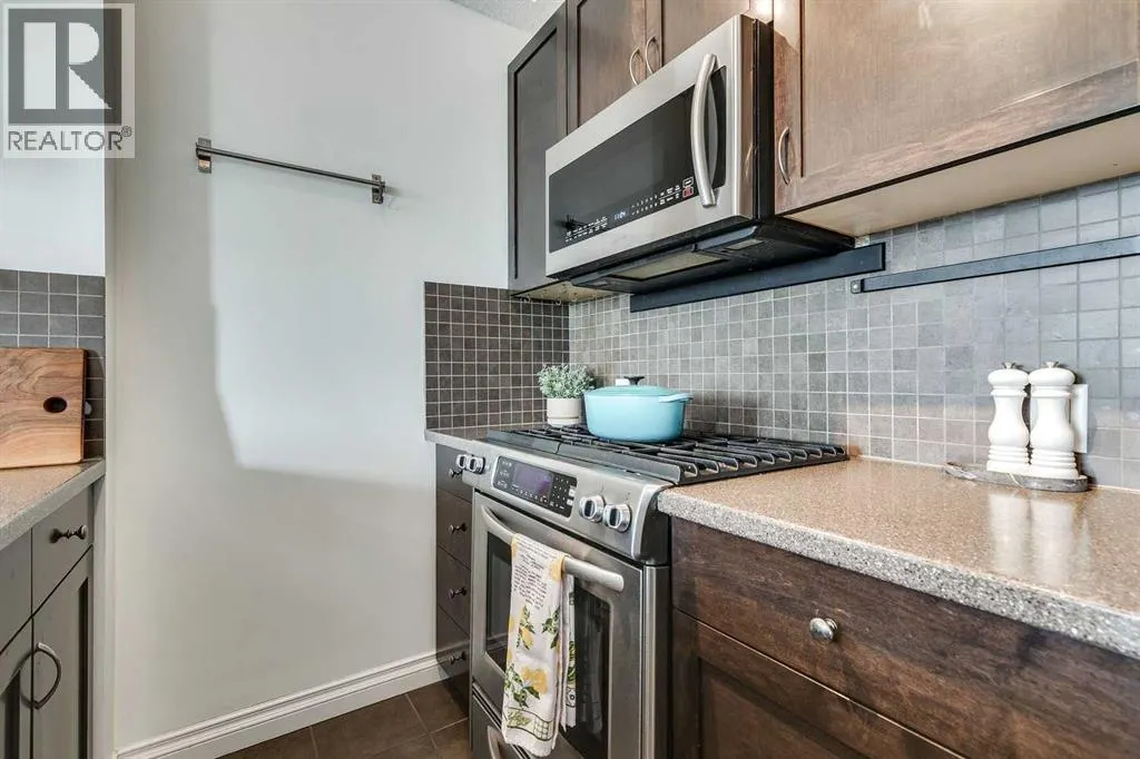 3501, 24 Hemlock Crescent SW