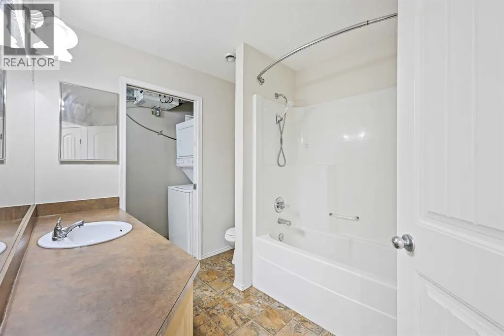 204, 30 Panatella Landing NW