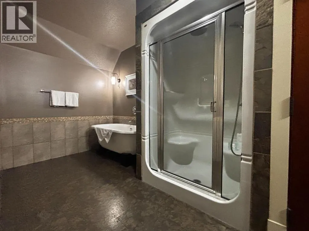 413J, 173 Kananaskis Way