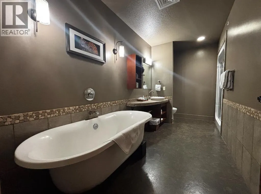 413J, 173 Kananaskis Way