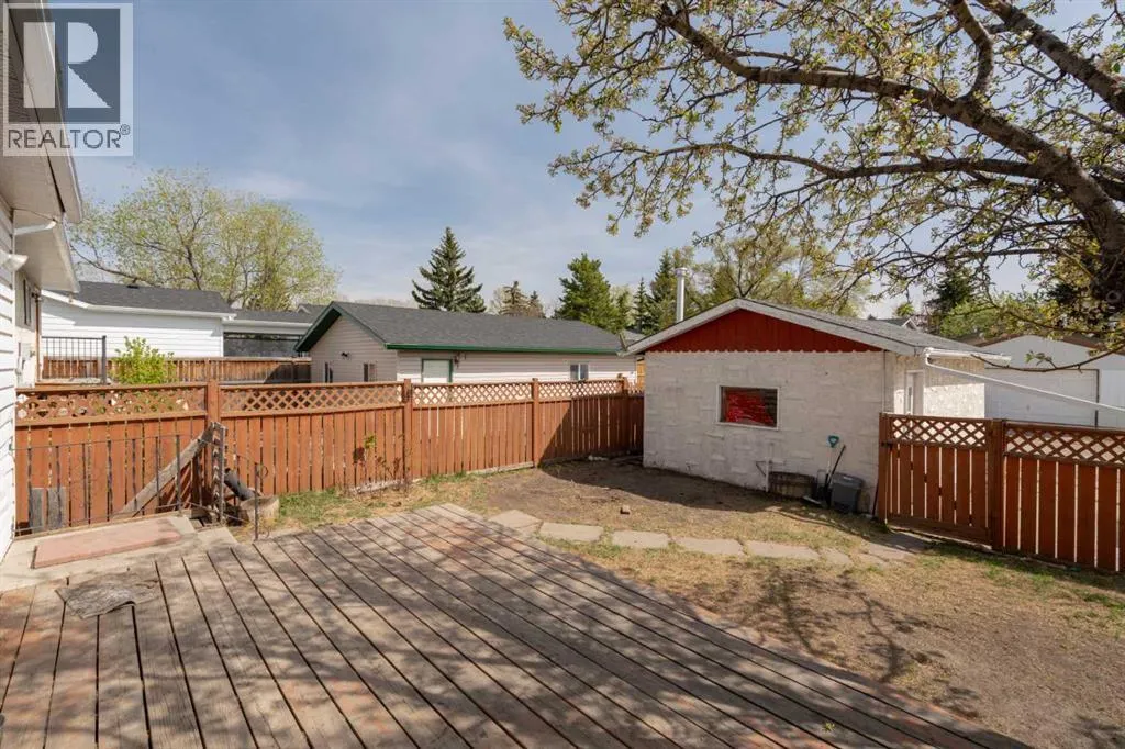 41 Alpine Crescent SE