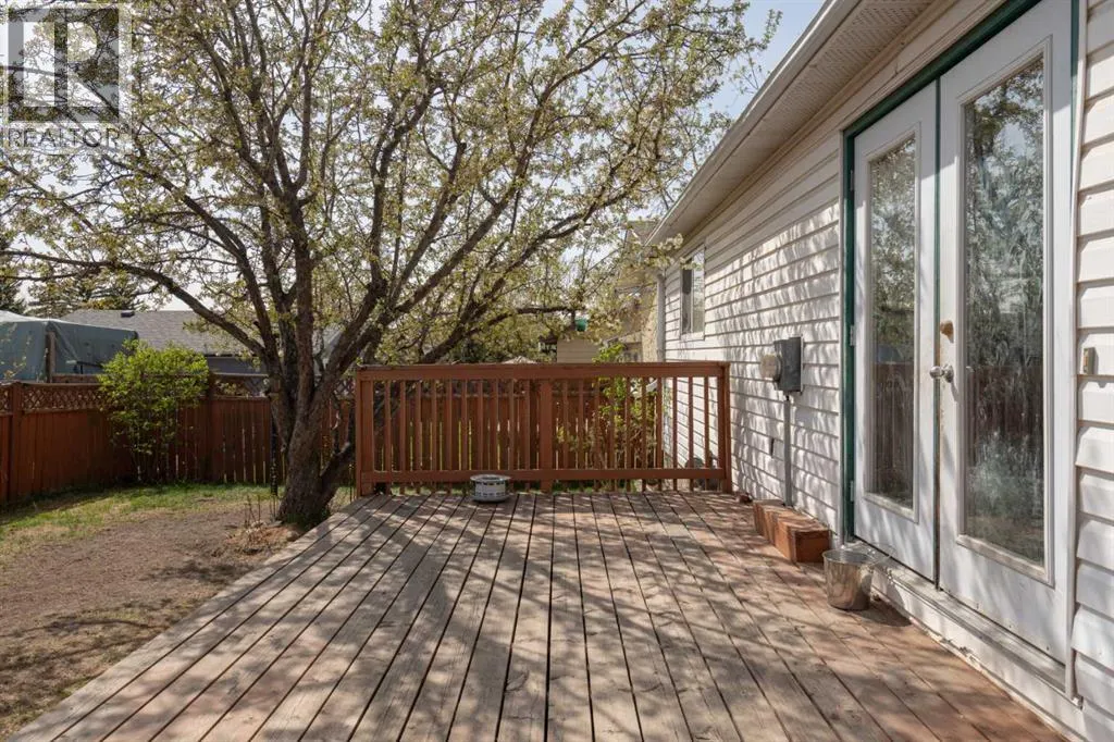 41 Alpine Crescent SE
