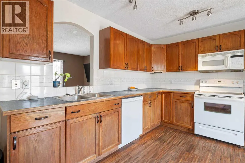 41 Alpine Crescent SE