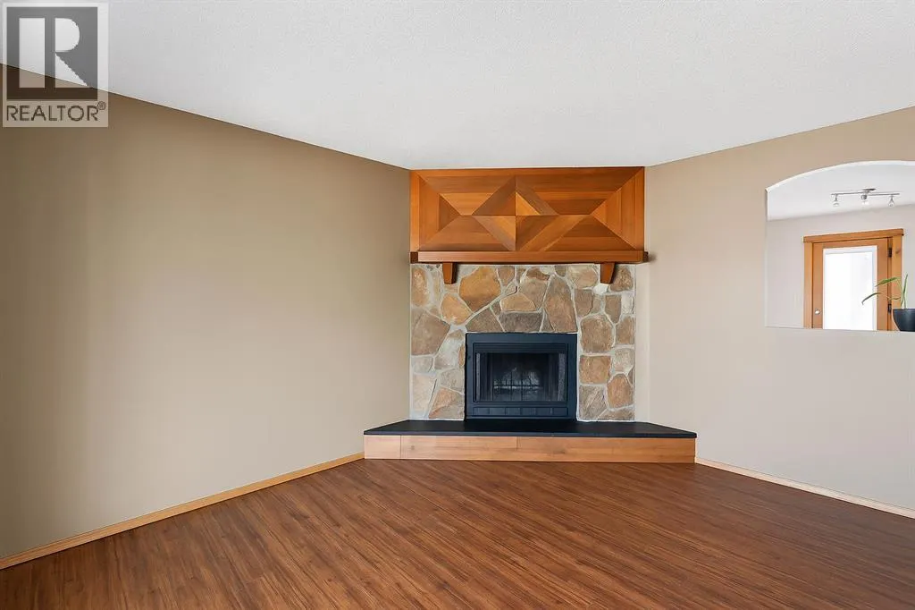 41 Alpine Crescent SE