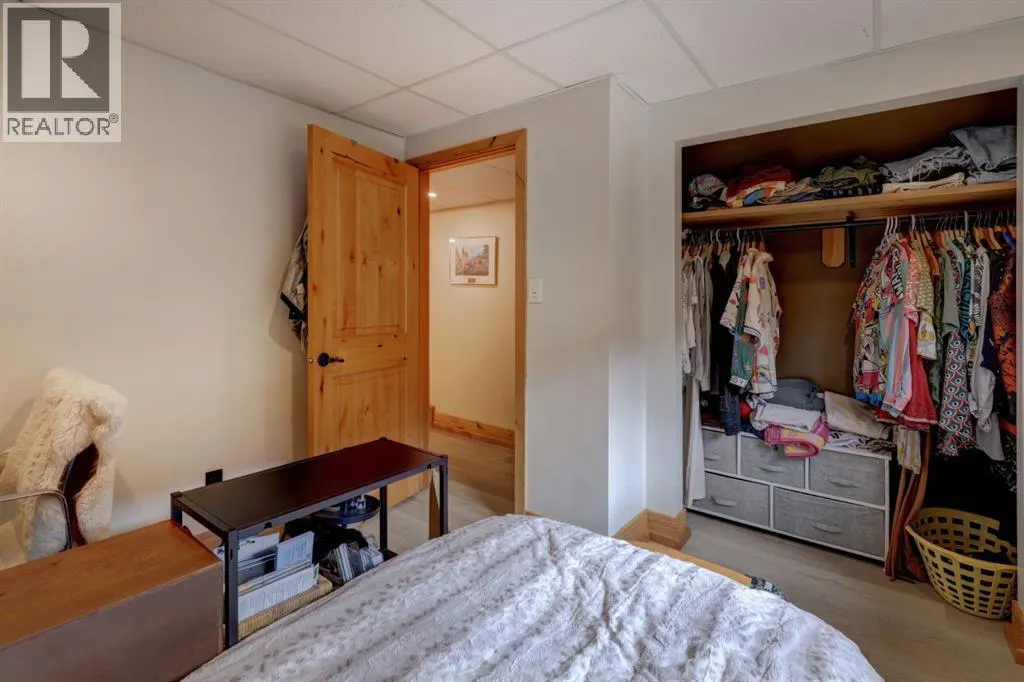 2 Larch Close