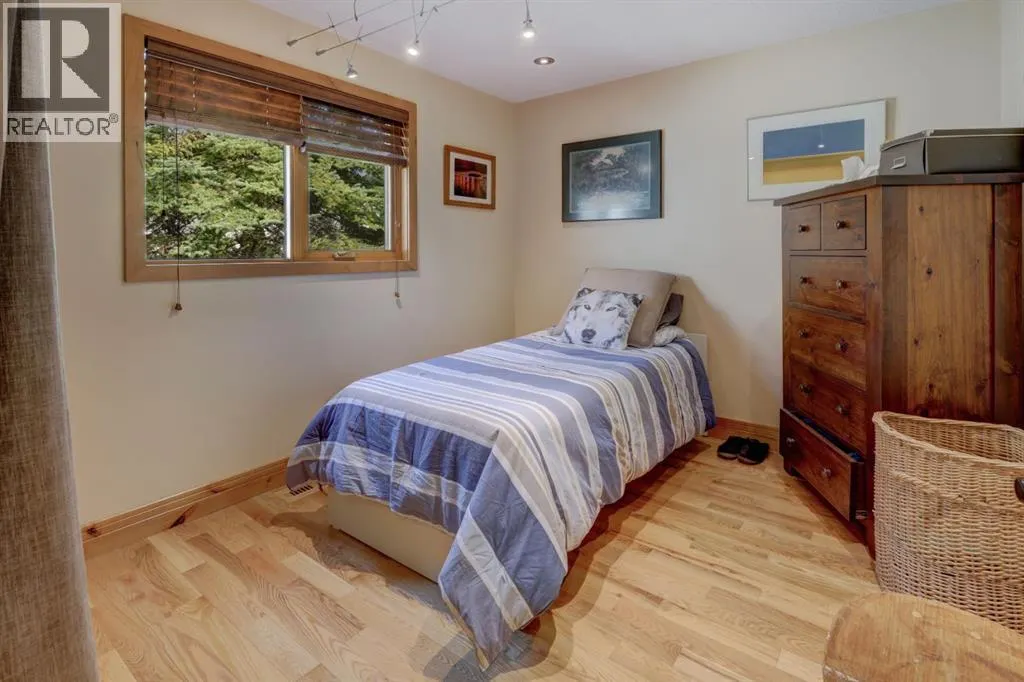 2 Larch Close