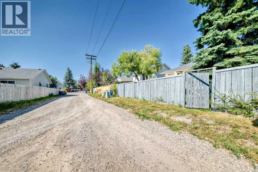 247 SHAWINIGAN Drive SW