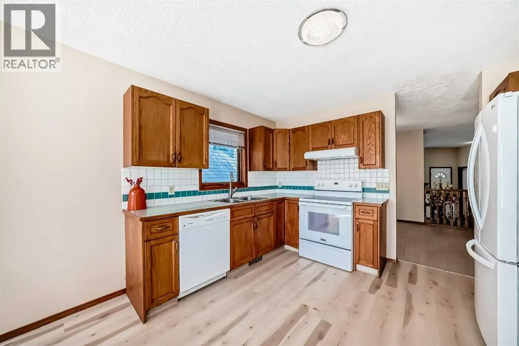 247 SHAWINIGAN Drive SW