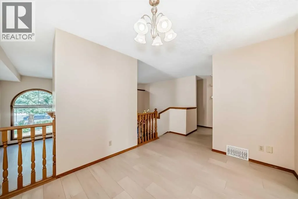247 SHAWINIGAN Drive SW