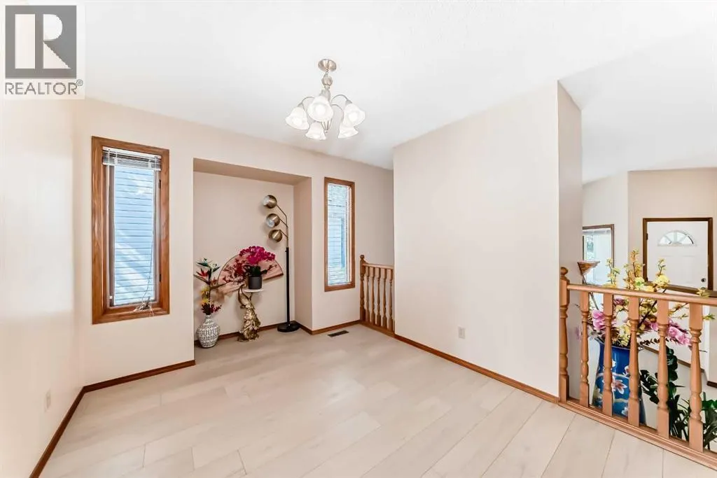 247 SHAWINIGAN Drive SW